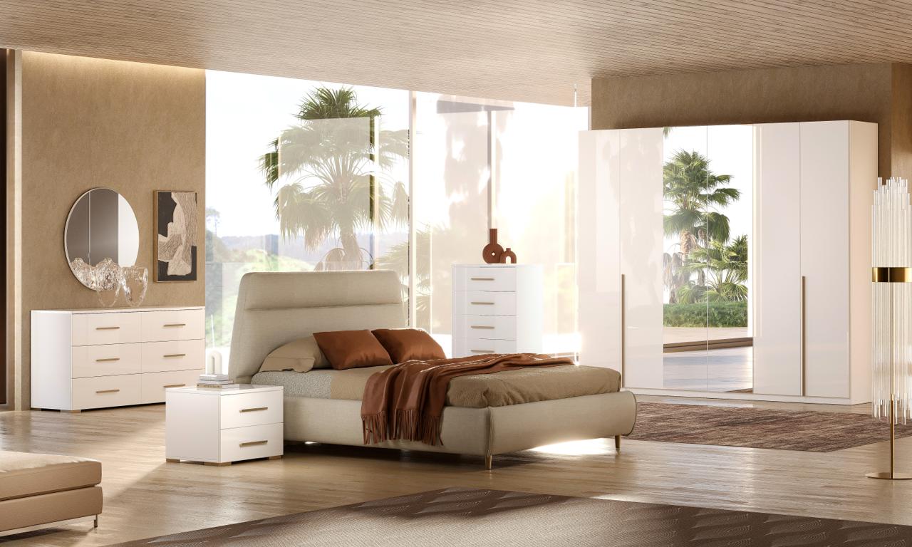 غرفة نوم بيضاء